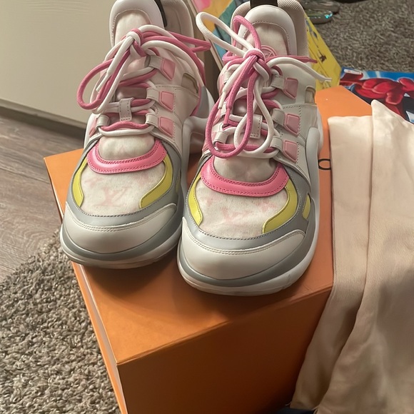 Authentic Louis Vuitton Spring collection Archlight sneakers. - Picture 6 of 7